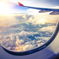 Фреска Вид из иллюминатора самолета на облака